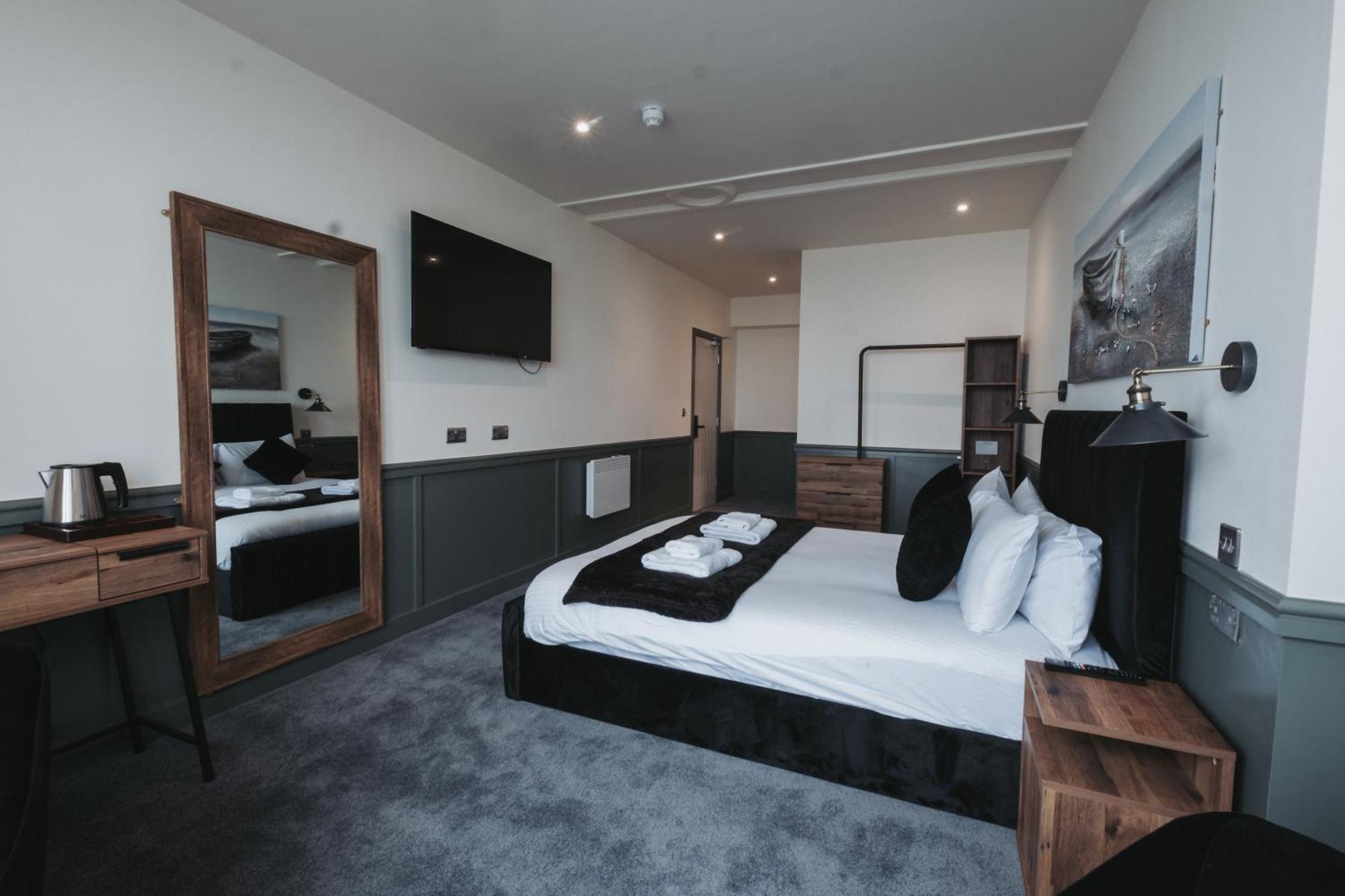 The Royal Bar & Shaker Hotel Morecambe Ngoại thất bức ảnh