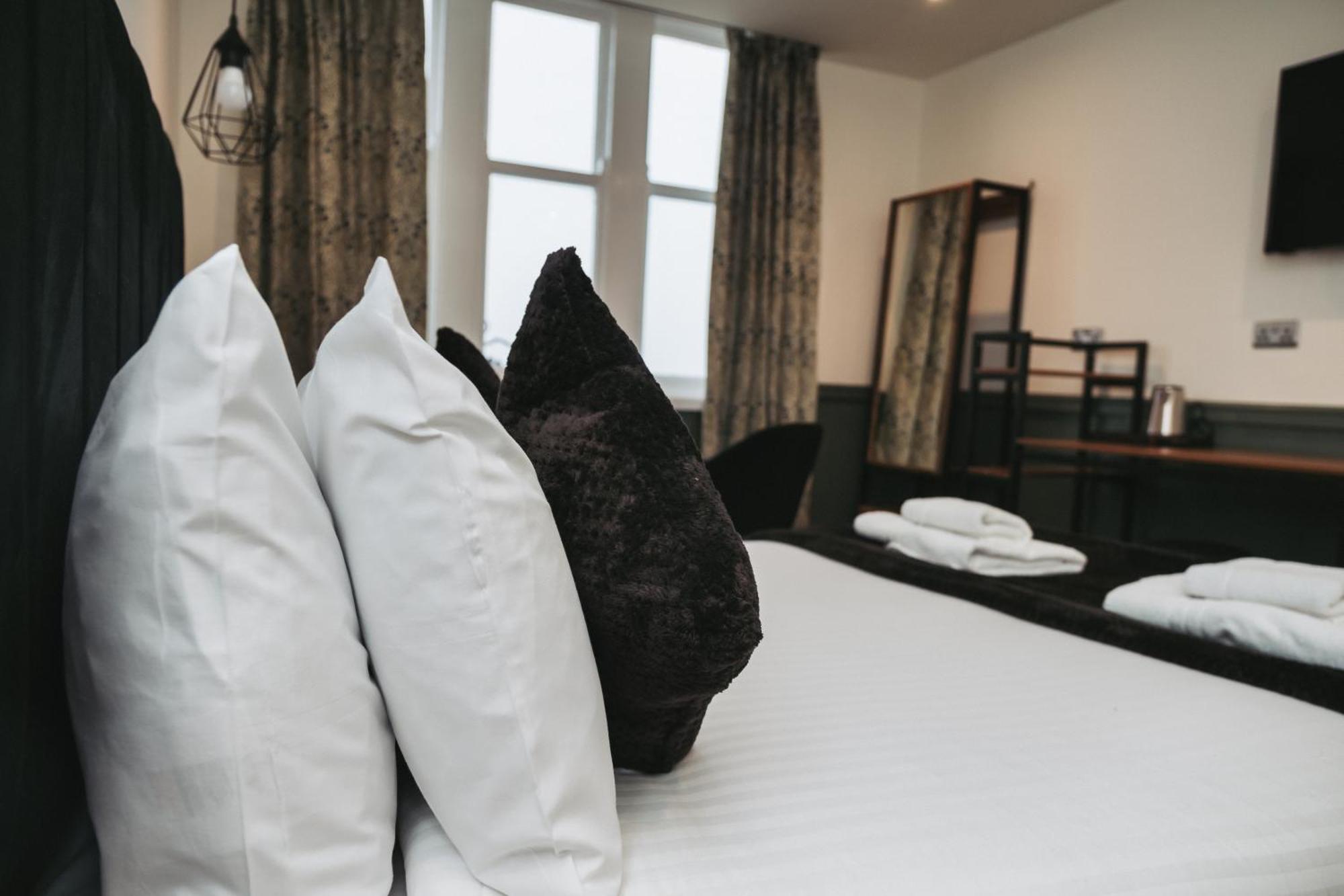 The Royal Bar & Shaker Hotel Morecambe Ngoại thất bức ảnh